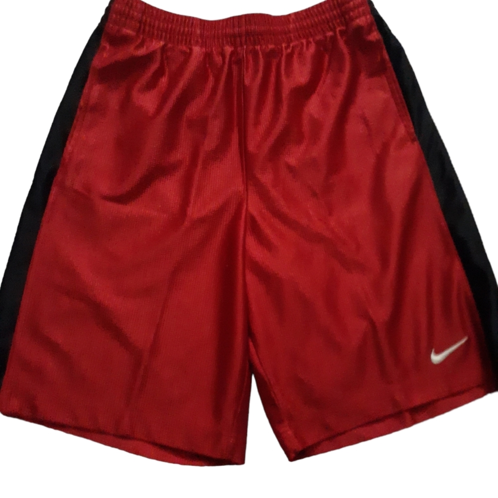 Mens sz Medium Red black white Nike Basketball shorts Great condition